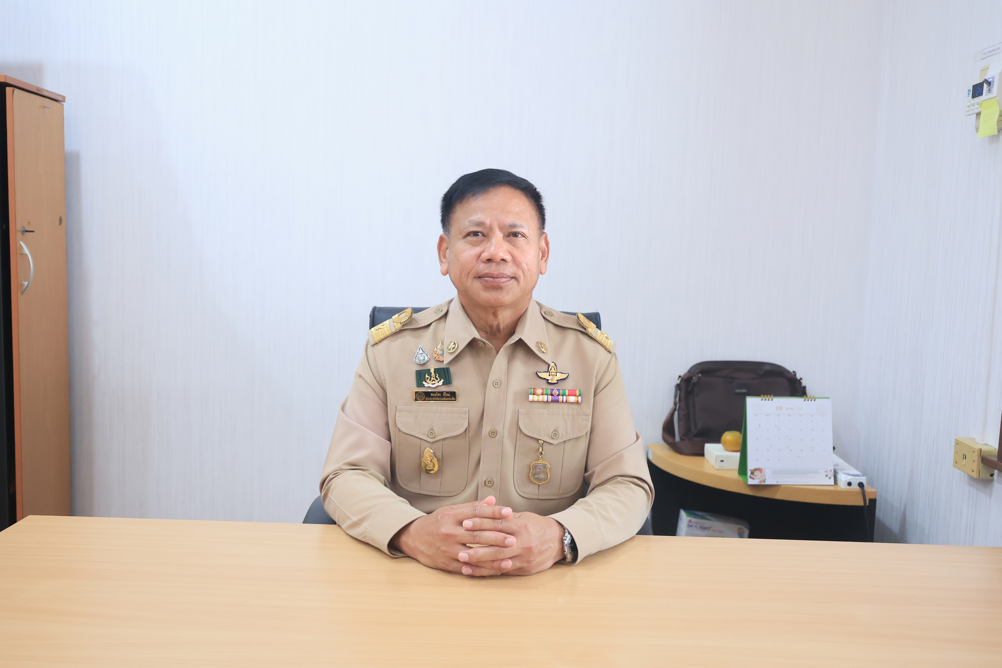 title - ผู้ตรวจราชการกรม ส.ป.ก. สักการะสิ่งศักดิ์สิทธิ์และรายงานตัวเนื่องในโอกาสเข้ารับตำแหน่งใหม่